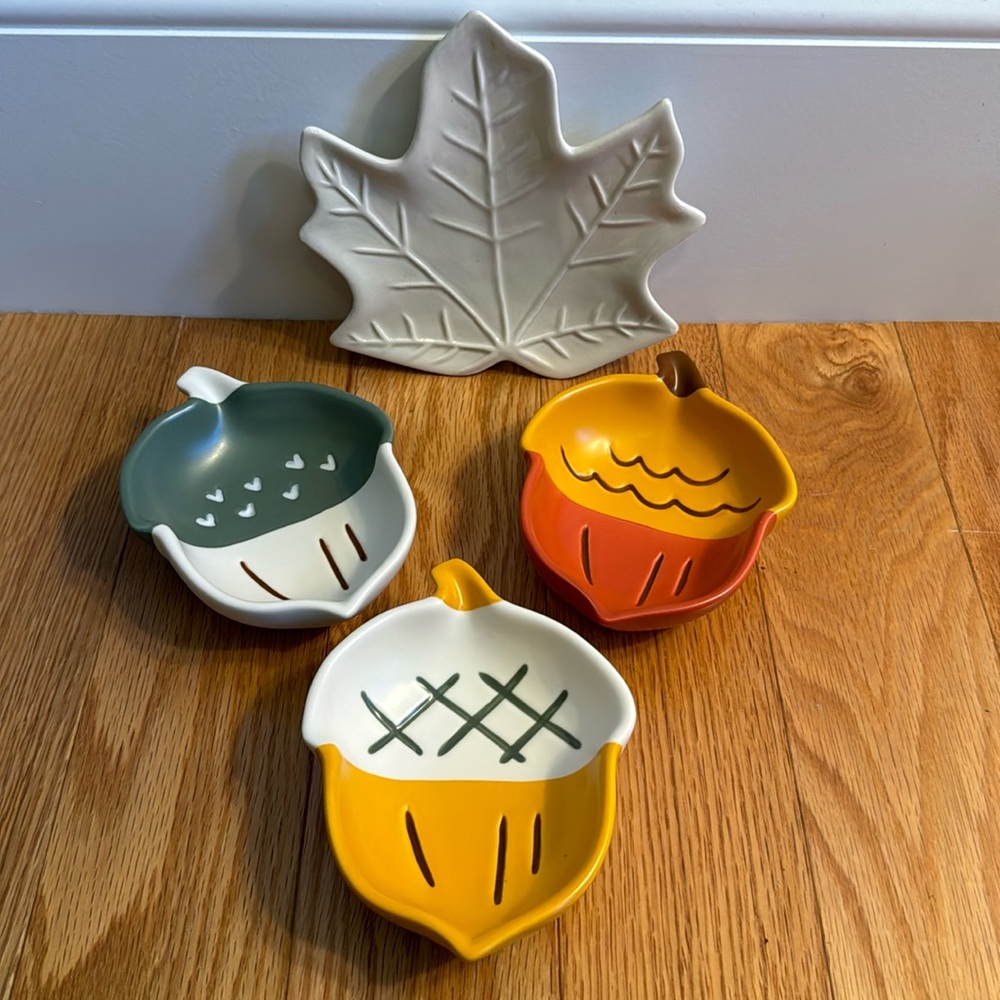 Hallmark Autumn Acorns Stacking Bowls, Set of 3- Free gift with purchase! - Picture 1 of 6